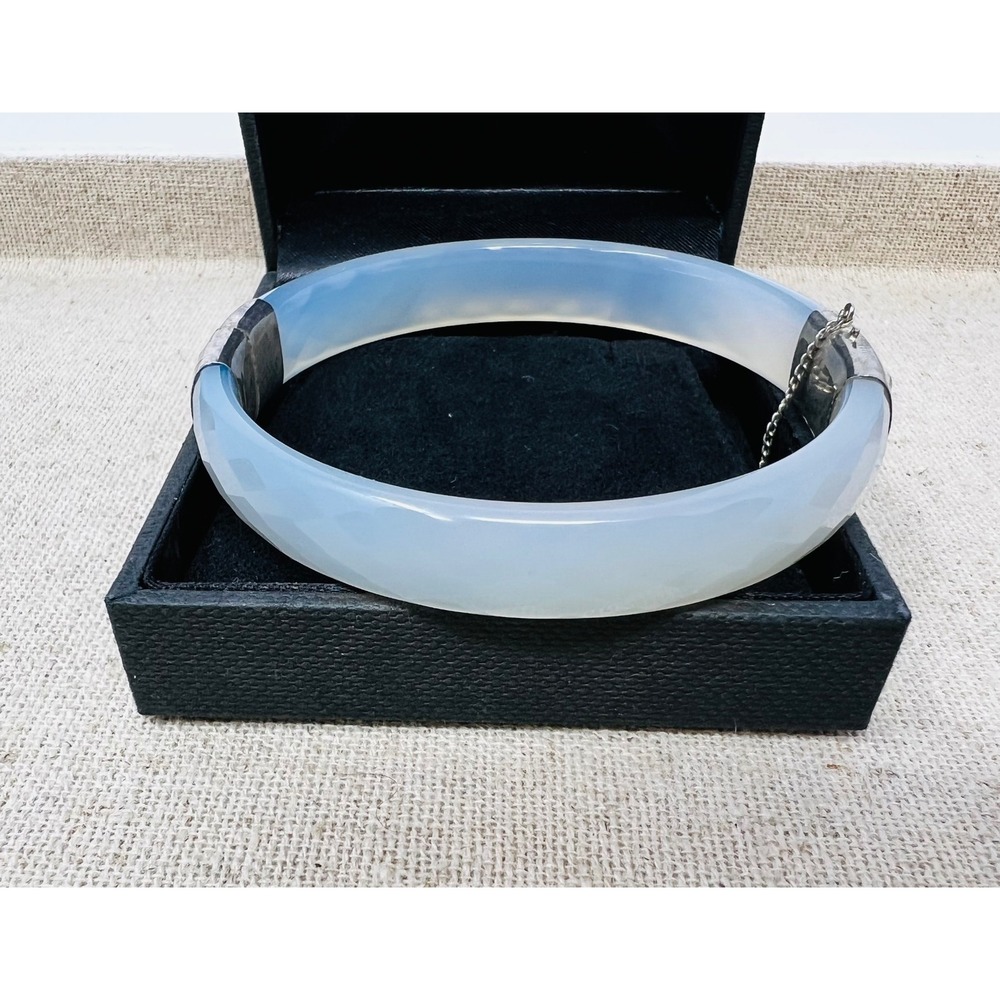 Vintage Faceted White Chalcedony Agate Jade Hinged Silver Clasp Bangle Bracelet